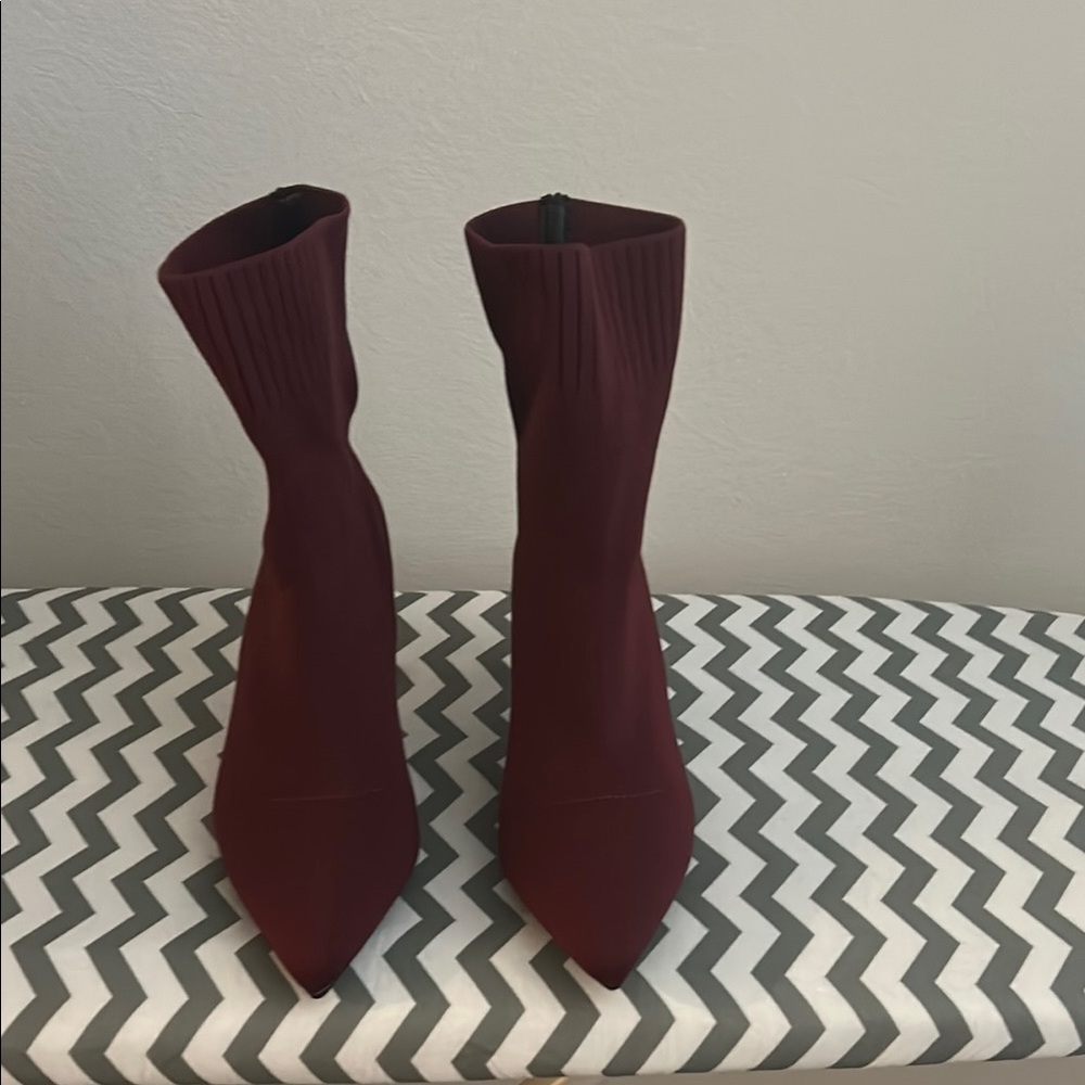 Elegant Burgundy Women's Boots
